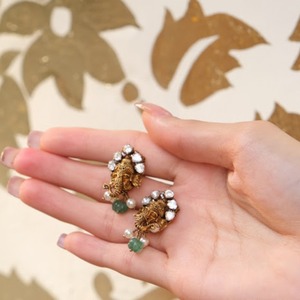 Elegantes Pendientes Gajaah de Plata de Ley 925 con Baño de Oro de Ganesh Ji para Mujer, Conjunto de Pendientes para Boda, Compromiso o Fiesta con Perlas Atemporales - Product Image 2