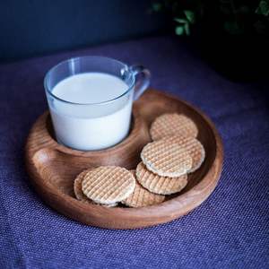 Plateau de service carré classique en bois peint à la main pour cadeaux - Product Image 1