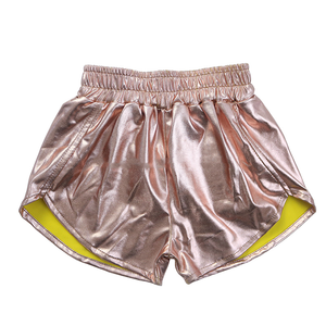 Pantalones cortos de gimnasia para niñas de cintura alta con logotipo personalizado OEM pantalones cortos de mujer de tela metálica de Color sólido de cuero PU transpirables de verano - Product Image 4