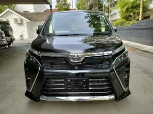 TOYOTA VOXY 2.0 ZS KIRAMEKI EDITIONS 2022, 3 Vehículos Grandes en Venta - Product Image 6