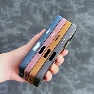 เคสโทรศัพท์หนังสีดำลายเท็กซ์เจอร์ OEM ODM พร้อมวงแหวนโลหะสำหรับยึดกล้องและขาตั้ง สำหรับ iPhone 18 17 16 15 Pro Max - Product Image 3