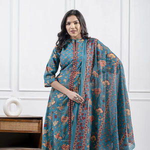 Ensemble 3 pièces Dupatta en pur coton imprimé pour femmes et haut de travail avec fente sur le devant et pantalon avec impression - Product Image 1