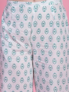 Motivos étnicos verdes impresos Kurta recto de algodón puro con palazzos y Dupatta - Product Image 4