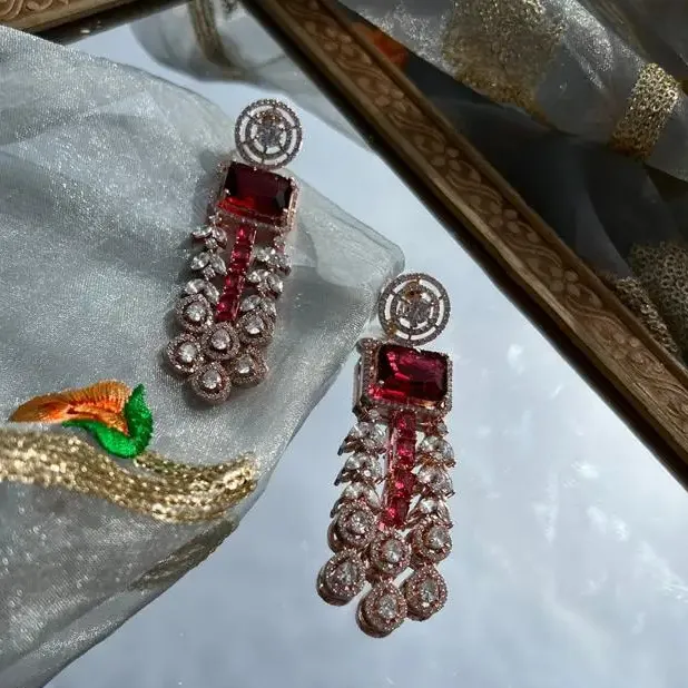 Pendientes colgantes con estilo y acabado de primera calidad con pendientes de gota de piedra de color American Dimond CZ Zircon para mujer