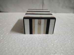 Decoración de joyero de resina en blanco y negro/caja artesanal hecha en India - Product Image 3