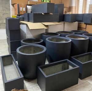 Macetero de Jardín Cuadrado de Aluminio de Lujo, Contemporáneo, Ecológico, Grande, con Orificio de Drenaje y Recubrimiento de PE, Personalizable - Product Image 1