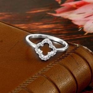 แหวนเงินแท้ 925 ชุบทอง 14k ประดับเพชรซิคอน ดีไซน์คลาสสิก สวยหรู ระยิบระยับ เหมาะสำหรับงานแต่งงานและงานหมั้น - Product Image 2