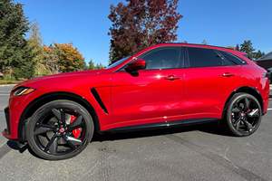 SUV Mediano de Lujo de Alto Rendimiento Usado, Modelo Deportivo Supercargado 2023 con Interior Premium y Capacidad AWD - Product Image 4