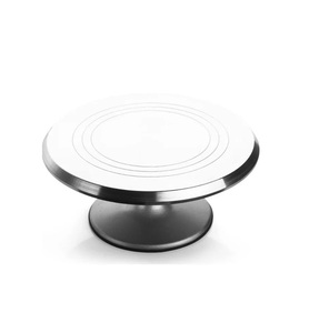 Support à gâteau en métal bronze moderne et personnalisable, respectueux de l'environnement, pour cadeaux personnalisés, provenant d'un fournisseur indien pour l'exportation en gros - Product Image 2