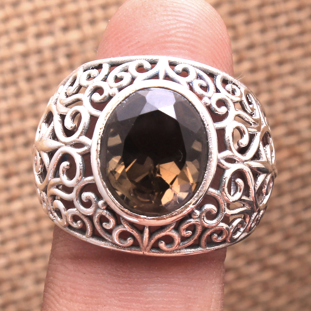 สีน้ำตาล