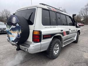 Mitsubishi Montero Base 1999 Usada, 4 Puertas, 4x4, SUV, Volante a la Izquierda, Interior Oscuro, Asientos de Cuero - Product Image 2