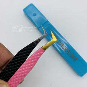 Pinzas de acero inoxidable sostenibles de alta calidad para extensión de pestañas con mango negro y Rosa de Punta dorada CNC personalizado - Product Image 3