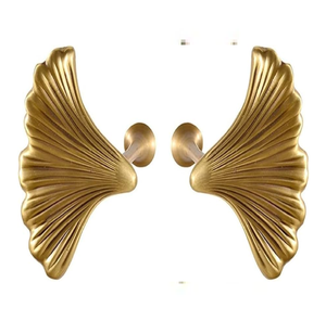 Retenue de rideau minimaliste en métal à fleuron doré accessoire de décoration pour fenêtre élégante disponible au prix de gros - Product Image 3