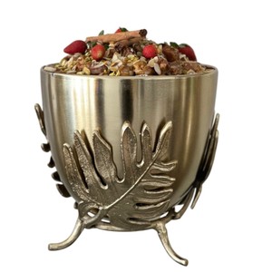 Bol en métal décoratif fantaisie avec conception de feuille de palmier plat de service plaqué or pour collations fruits et desserts décor à la maison élégant - Product Image 1