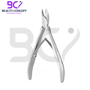 Pince à cuticules CLASSIC 12 en acier inoxydable, lame de 3 mm, design compact en acier inoxydable pour manucure et pédicure à domicile - Product Image 4