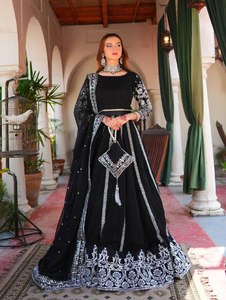 Ensemble vintage de fête LAhenga Choli Dupatta avec broderie de sequins en fil de velours de viscose, longueur au sol, vêtements pour femmes - Product Image 3