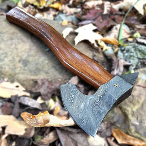 Hacha de Camping Premium para Exteriores, Cabeza de Acero con Patrón Hecho a Mano, Mango de Madera Extra Largo para Uso Pesado en Supervivencia y Bushcraft - Product Image 5