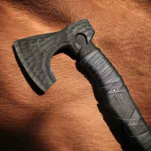 Hache Viking artisanale de qualité supérieure, fabrication OEM, qualité industrielle, barbe, survie en plein air, avec manche en bois pour le camping, avec étui - Product Image 3