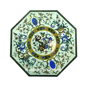 Plateau de table octogonal en marbre blanc naturel avec incrustations de fleurs faites à la main, surface lisse et brillante, utilisé comme table basse dans un hôtel - Product Image 1