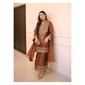 ชุดสูทสีน้ำตาลกาแฟปักลายแบบดั้งเดิมหรูหราพร้อมพาลาซโซและ dupatta งานถักที่อุดมไปด้วยด้ายสำหรับงานรื่นเริงงานแต่งงานและงานเลี้ยง - Product Image 1