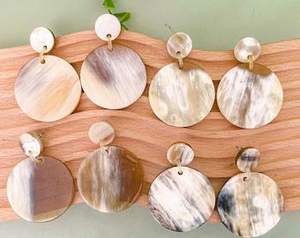 Pendientes de cuerno hechos a mano, pendientes de cuerno de búfalo Natural, pendientes de calidad Premium para mujer, pendientes, joyería de cuerno, uso diario natural - Product Image 2