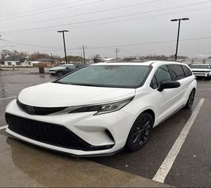 รถตู้หรูรุ่น XSE ปี 2022 สำหรับครอบครัว 7 ที่นั่ง ไฮบริด เกียร์อัตโนมัติ CVT 36MPG ยานยนต์สำหรับการเดินทาง ได้รับการรับรองแล้ว รุ่น 5TDDRKEC5NS090899 - Product Image 1