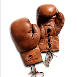 Nouvel arrivage de gants de boxe à lacets de combat Gants de boxe à lacets en matériau durable Équipement d'entraînement Gants de boxe - Product Image 2