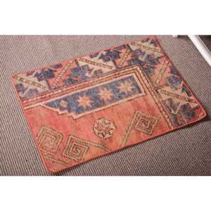Petit tapis turc en laine 1,7x2,4 pi (51x74 cm) rouge vintage patchwork, tapis oriental écologique avec envers en latex - Product Image 2