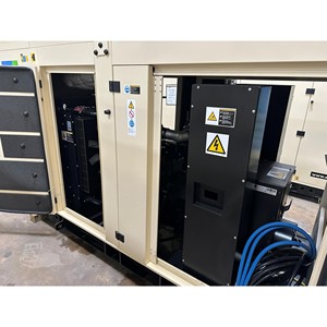 Máquina AKSA de 65 KW Monofásica con Arranque Automático/Remoto, Tipo Silencioso, AC/DC, Potencia Nominal de 100-300 KW, Voltaje Nominal de 400-480V, 110V, Bajo Nivel de Ruido - Product Image 2