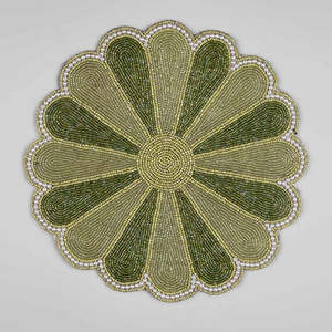 Alfombra de Diseño Bohemio con Forma de Flor, Hecha a Mano, con Cuentas y Reverso de Satén, Versátil y de Fácil Mantenimiento - Product Image 1