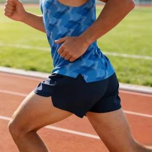 Shorts de sport de haute qualité, durables, à séchage rapide, respirants, avec doublure intégrée à deux couches, fentes latérales, pour la course à pied et les activités de plein air décontractées. - Product Image 1