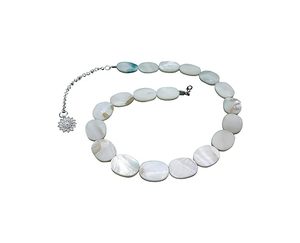 Collier de nacre moderne éco-conscient avec chaîne en argent Pendentifs classiques de mode durable Charms pour les amoureux chrétiens - Product Image 1