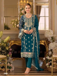 Salwar Kameez élégant en chinon avec broderies, perles et motifs magnifiques pour collection ethnique traditionnelle et événements - Product Image 3