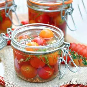 Délicieuses tomates en conserve prix le moins cher fournisseurs de gros pour cornichon de tomate dans des bocaux en verre avec couvercle en étain - Product Image 1