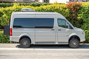 Mejor Oferta 2025 Sprinter 2500 Day Cruiser |   Furgoneta de Lujo VIP |   Asientos Premium |   Vehículo Listo para Exportación - Product Image 6