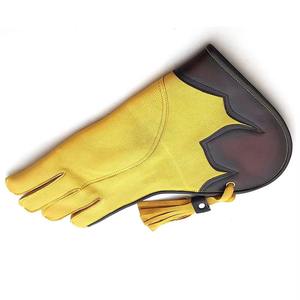 Guantes de cetrería de alta calidad de diseño profesional hechos en Pakistán Precios al por mayor Suministro directo de fábrica Material de cuero - Product Image 4