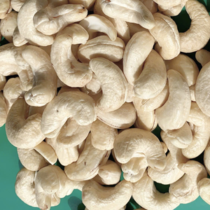 Fabrication de noix de cajou W320 noix de cajou prix de noix de cajou au Vietnam en gros exporté vers l'Asie, l'UE, le Moyen-Orient - Product Image 1