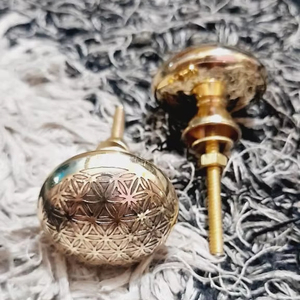 ลูกบิดลิ้นชักทำจากไม้สีน้ำตาลและโลหะทำด้วยมือพร้อมฝังทองเหลืองเรซินตัวดึงตู้ศิลปะรูปนางฟ้าสำหรับใช้ในห้องครัวและเฟอร์นิเจอร์ - Product Image 1