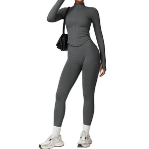 Nueva ropa deportiva sin costuras, conjunto de yoga de 4 piezas con efecto levanta glúteos y personalización. - Product Image 4