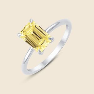 Anillo de Diamantes con Esmeralda Corte Esmeralda, Diamante Cultivado en Laboratorio de 0.3 Quilates F-VS en Oro Sólido de 14K, Ideal para Regalos Festivos - Product Image 2
