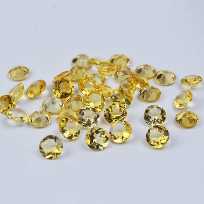 สีเหลือง