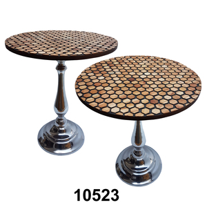 Table en aluminium coulé résistante aux intempéries pour une utilisation en extérieur toute l'année, offrant une durabilité à long terme et un entretien facile - Product Image 1