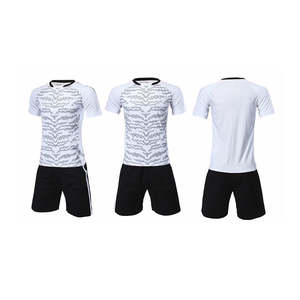 OEM Uniforme de football pour hommes imprimé par transfert de chaleur personnalisé de haute qualité Vêtements de football à manches courtes respirants à séchage rapide - Product Image 6
