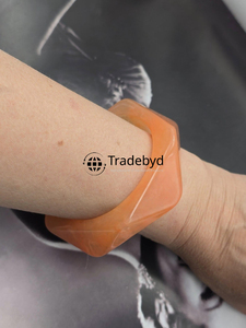 กำไลเรซิ่นสีกลางสะอาดสไตล์หรูหราสำหรับชุดทำงานโดย tradebyd - Product Image 5