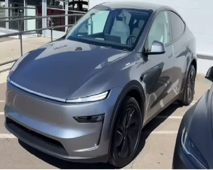 Modelo 2025 Usado, SUV Mediano de Lujo Deportivo, 660KM, Negro, Tracción Trasera, Llantas de Aleación de Aluminio R17, 150-200 CV, Pantalla Táctil - Product Image 3