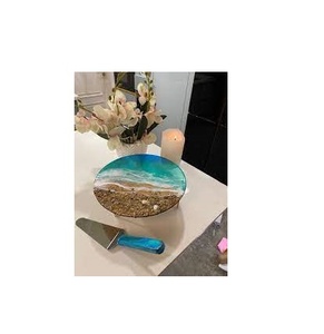 Soporte de resina para tartas con diseño redondo de una sola pieza Precio que incluye mango de cuchillo Bandeja de herramientas para tartas de calidad - Product Image 1