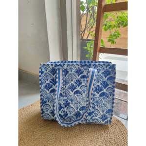Bolso Tote Pequeño Azul Bohemio con Cremallera, Acolchado a Mano, Resistente al Agua, con Forro de Algodón Reciclado - Product Image 2