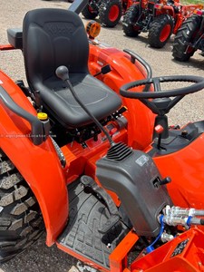 Tractor Kubota L2502HST de calidad superior para paisajismo de construcción agrícola - Product Image 4