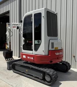 ENVÍO GRATUITO Miniexcavadora TAKEUCHI T138FR 674H, Motor Diésel de 27 HP, Cabina Cerrada con Aire Acondicionado, Aprobado por EPA y CE, Sistema Hidráulico Auxiliar, PLC - Product Image 4