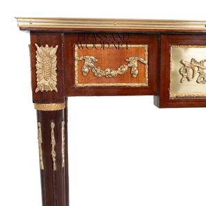 Mesa Auxiliar Rectangular de Lujo con Incrustaciones de Diamantes y Detalles Ornamentales de Latón Dorado para Decoración Clásica de Esquinas del Hogar - Product Image 4